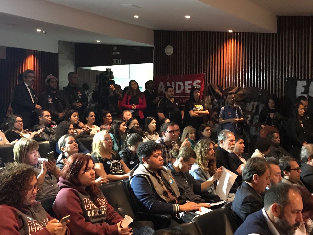 ASSUEL SINDICATO PARTICIPA DE AUDIÊNCIA PÚBLICA EM CURITIBA PARA TRATAR SOBRE  O META 4