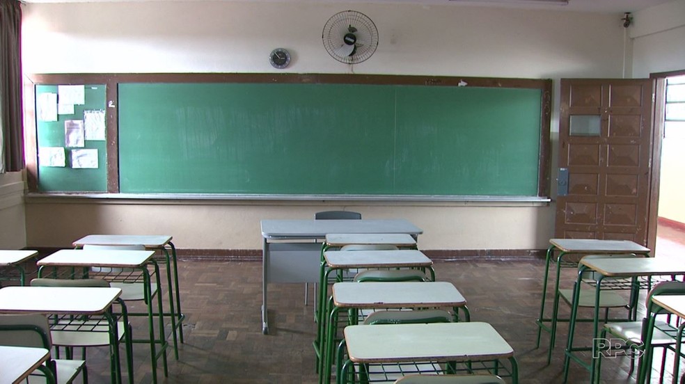 Governo do Paraná publica editais de PSS para substituição de funcionários de escolas - Inscrições para processos seletivos abrem na quarta (1º). Editais são de contratação temporária de assistente administrativo e de auxiliar de serviços gerais para atendimento nos 32 NREs.
